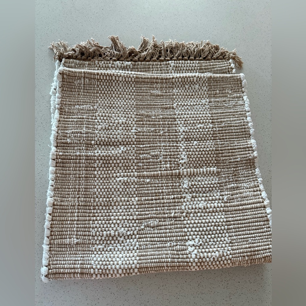 Stunning Nest Table Runner